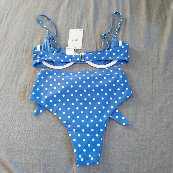 WeWoreWhat Vintage Bra Top Riviera Bottoms Bikini Set - Picture 5 of 5